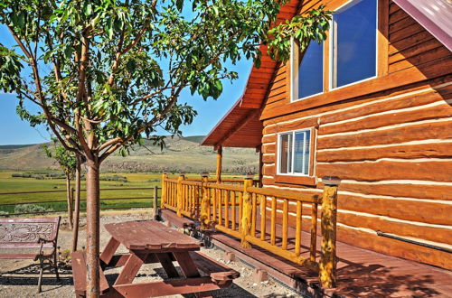 Foto 8 - Remote Antimony Log Cabin w/ Green Meadow Views