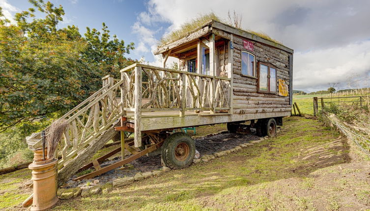 Photo 1 - 2x Double Bed - Glamping Wagon, Dalby Forest