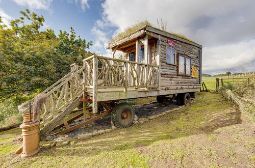 Photo 1 - 2x Double Bed - Glamping Wagon, Dalby Forest