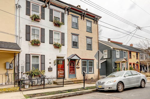 Photo 2 - Charming Brooke House w/ Patio - In Town