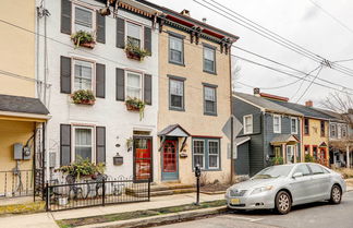 Photo 2 - Charming Brooke House w/ Patio - In Town