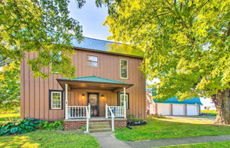 Photo 1 - Beautifully Restored Farmhouse in Marshall