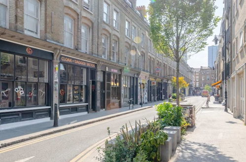 Photo 29 - Light & Modern 2BD Flat With Balcony - Brick Lane