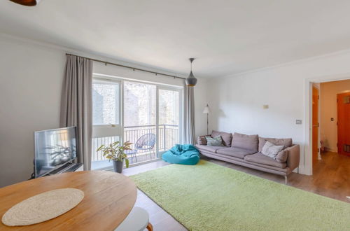 Photo 12 - Light & Modern 2BD Flat With Balcony - Brick Lane