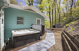 Foto 1 - Boone Vacation Rental w/ Private Hot Tub & Deck