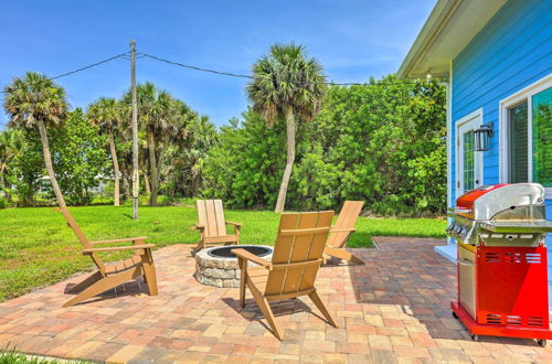 Photo 12 - Hutchinson Island Cottage: Steps to the Beach