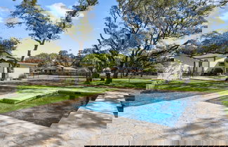 Foto 1 - Upscale Home With Pool and Firepit - Close to Mercer St!