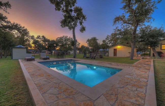 Upscale Home With Pool and Firepit - Close to Mercer St! - Foto 27
