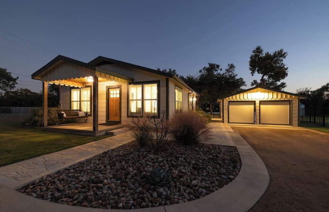 Upscale Home With Pool and Firepit - Close to Mercer St! - Foto 39