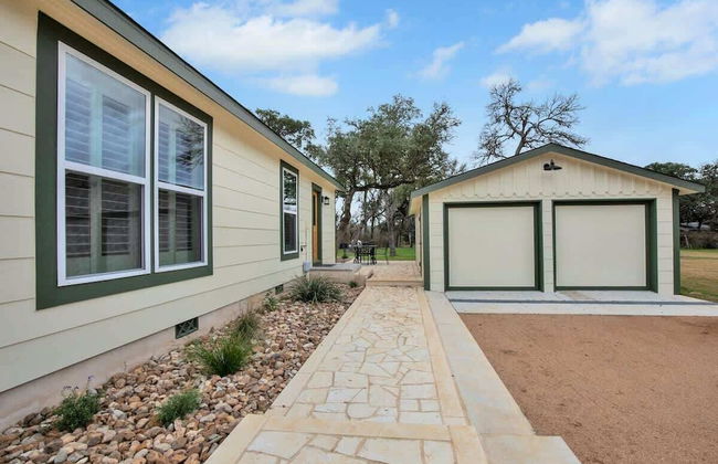 Upscale Home With Pool and Firepit - Close to Mercer St! - Foto 32