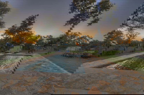 Foto 21 - Upscale Home With Pool and Firepit - Close to Mercer St!