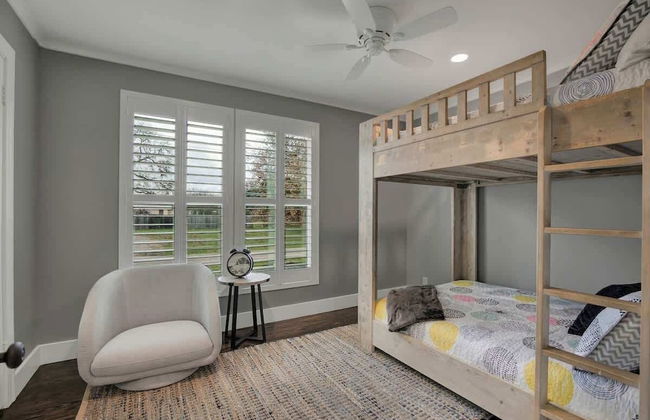 Upscale Home With Pool and Firepit - Close to Mercer St! - Foto 11
