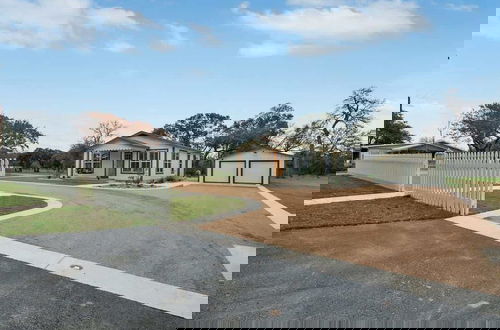 Foto 43 - Upscale Home With Pool and Firepit - Close to Mercer St!
