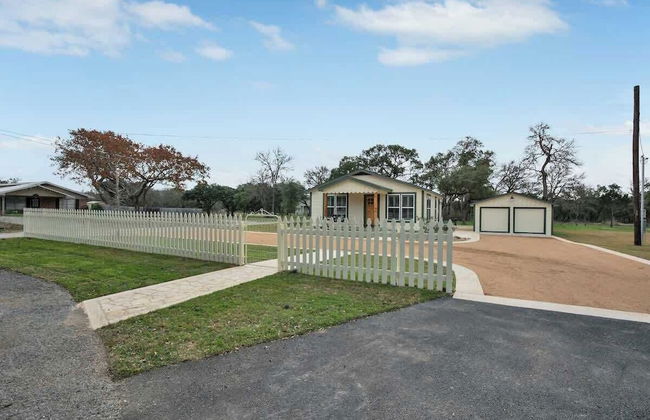 Upscale Home With Pool and Firepit - Close to Mercer St! - Foto 29