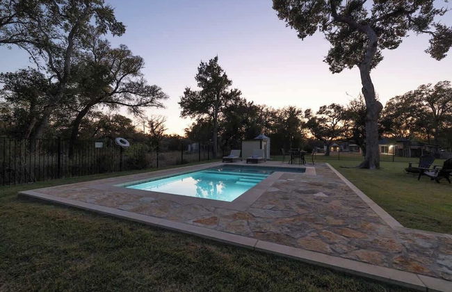 Upscale Home With Pool and Firepit - Close to Mercer St! - Foto 24
