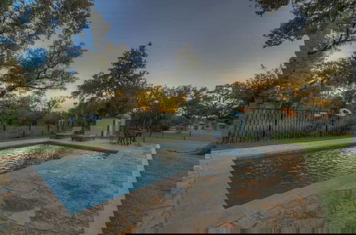 Foto 23 - Upscale Home With Pool and Firepit - Close to Mercer St!