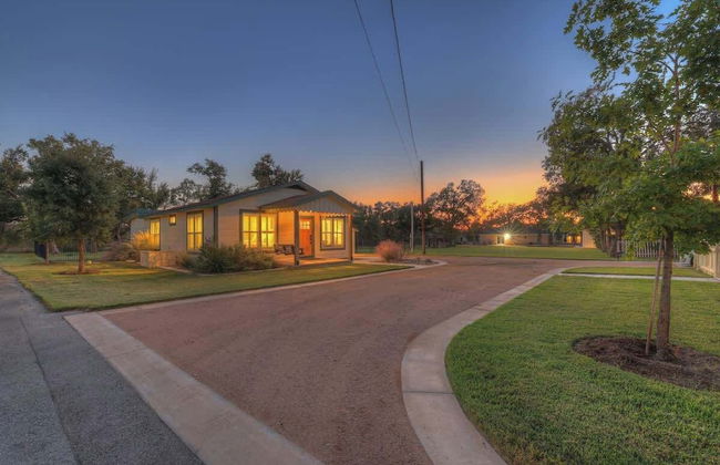 Upscale Home With Pool and Firepit - Close to Mercer St! - Foto 37
