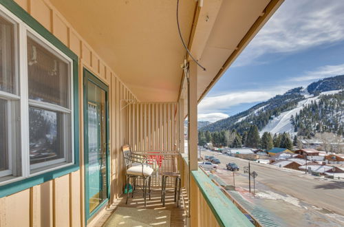 Photo 15 - Red River Ski Condo on Main St - Mtn View