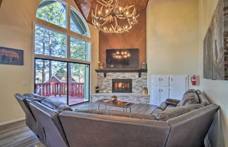 Foto 1 - Spacious Lake Arrowhead Home w/ Game Room & Deck