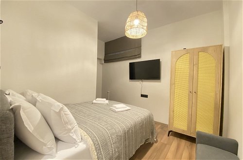 Photo 12 - Flat 5 min to Istiklal Ave 9 min to Galata Tower