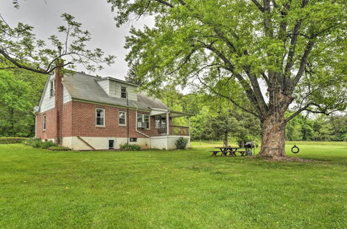 Foto 2 - Cozy Family Home w/ Kayaks, Dock & Fire Pit