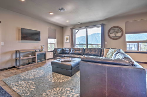 Photo 12 - Modern Manson Condo w/ Pool & Lake Chelan Views