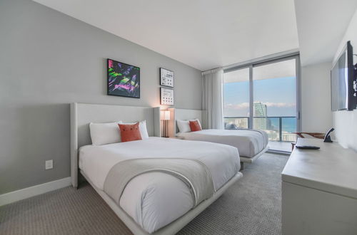 Photo 5 - Oceanfront Luxe: Beach Condo