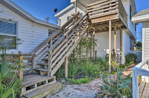 Photo 24 - Fernandina Cottage: Deck, Direct Beach Access