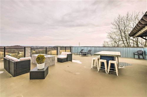 Photo 17 - Modern Apartment w/ Rooftop Patio & Sweeping Views