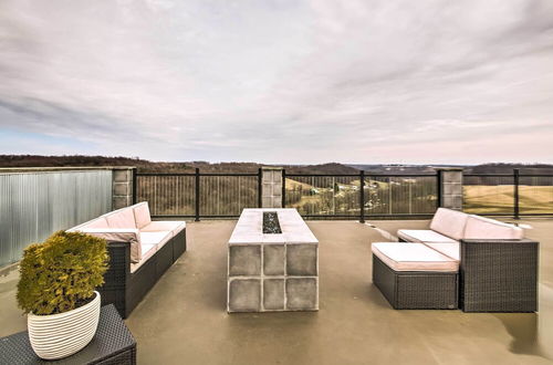 Photo 20 - Modern Apartment w/ Rooftop Patio & Sweeping Views