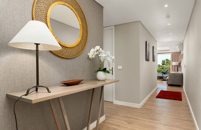 The Warwick 306 - Photo 2