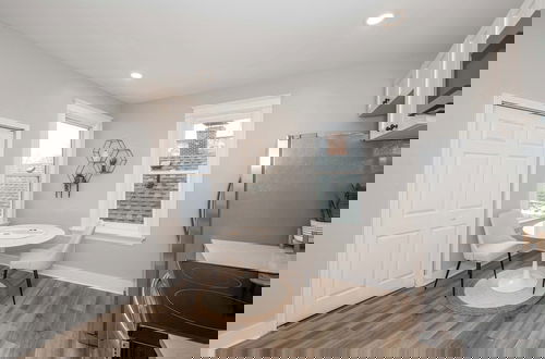 Photo 3 - The Luxe Spot Suites