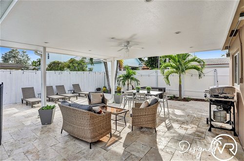 Photo 31 - 6 BR With Heated Pool Close to Beach