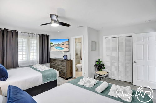 Photo 6 - 6 BR With Heated Pool Close to Beach
