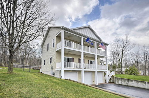 Foto 7 - Canandaigua Lake House w/ Lake View & Fire Pit