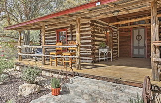 Photo 1 - 'gruene Cabin' - Pet Friendly New Braunfels Studio