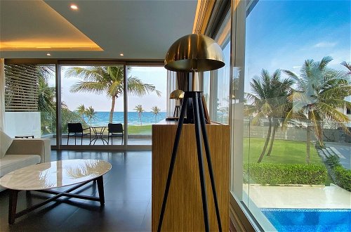 Foto 39 - Luxury Beachfront Villa W Private Pool Beach Num1
