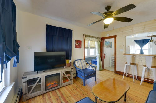 Photo 9 - Wildwood Apartment - Porch & Enclosed Sunroom
