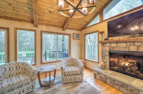 Photo 38 - Idyllic Newland Cottage w/ Spacious Deck, Fire Pit