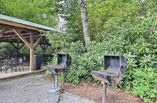 Photo 26 - Idyllic Newland Cottage w/ Spacious Deck, Fire Pit