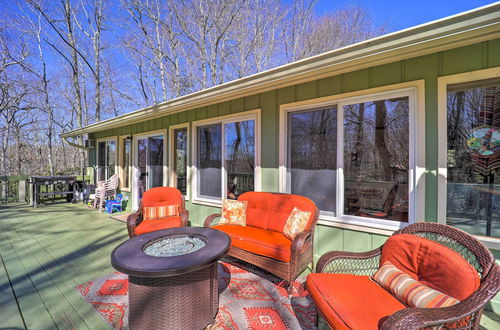 Photo 10 - Idyllic Newland Cottage w/ Spacious Deck, Fire Pit