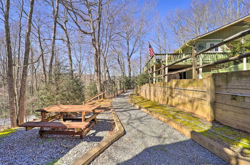 Photo 6 - Idyllic Newland Cottage w/ Spacious Deck, Fire Pit