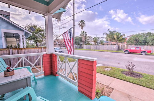 Photo 23 - Bright Texas Retreat Near Pleasure Pier & Beach