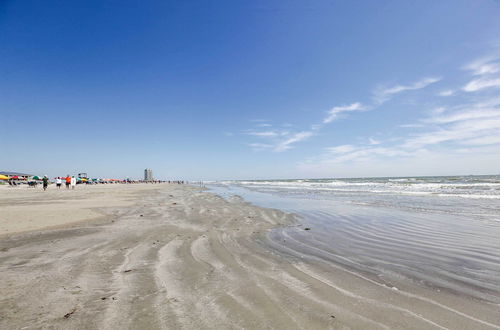 Photo 22 - Bright Texas Retreat Near Pleasure Pier & Beach