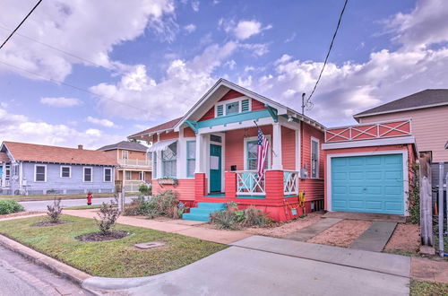 Photo 5 - Bright Texas Retreat Near Pleasure Pier & Beach