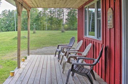 Foto 7 - Rural Farmhouse Cabin on 150 Private Wooded Acres