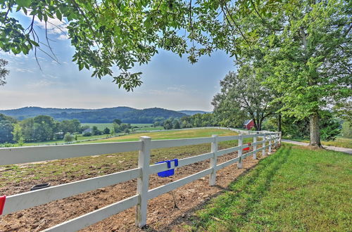 Foto 20 - Hillside Cabin on 43 Acres w/ Private Lake & View