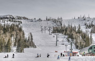 Photo 3 - Mountainside Paradise: Ski-in/ski-out Resort Condo