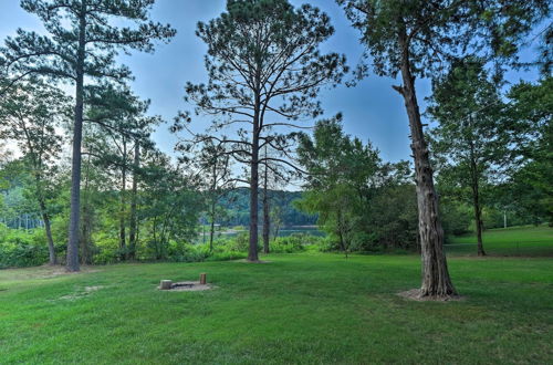 Photo 3 - Beaver Lake Hideaway With Fire Pit by Marina