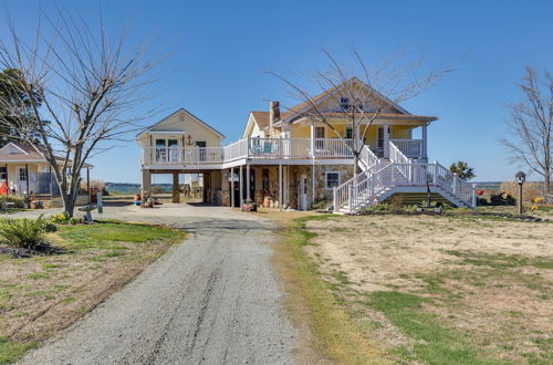 Foto 5 - Welcoming Cottage w/ Outdoor Pool & Water Views